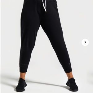 GYMSHARK X WHITNEY SIMMONS JOGGERS.      Black S